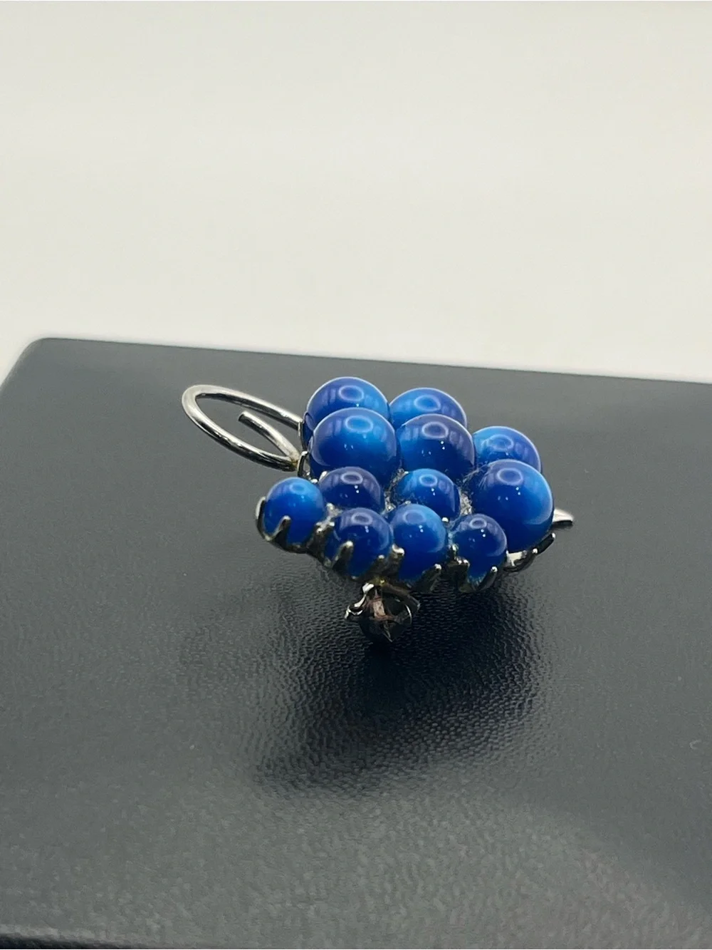 Blue moon glow lucite plastic grapes cluster silver tone brooch pin vintage
